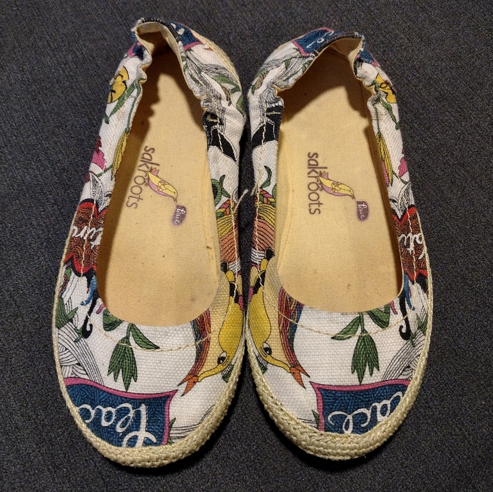 SAKROOTS canvas ballet flats. “Peace”